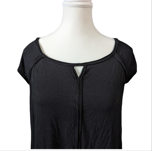 🌻2 for $20 | Bamboo Black Tunic with Keyhole Cutout - Picture 2 of 7